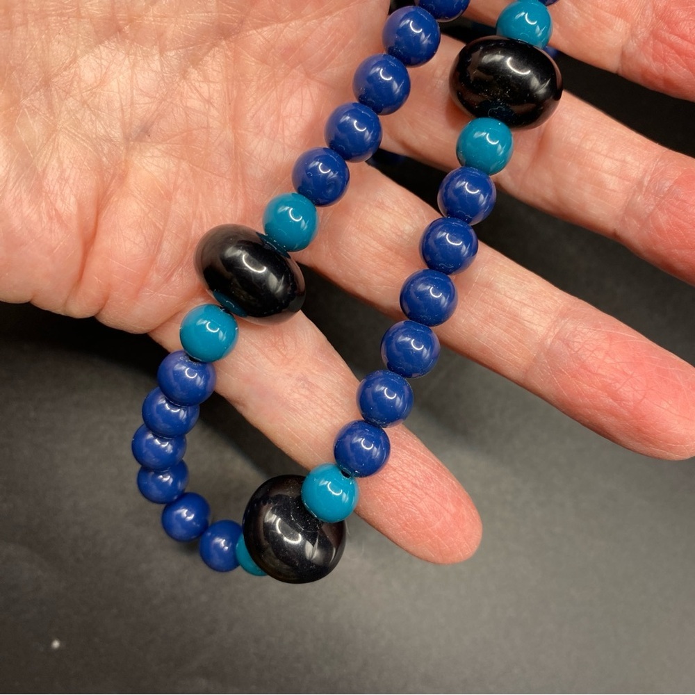 TRIFARI Vintage Lucite Necklace Navy Blue Black Beads Granny Core - Picture 9 of 11